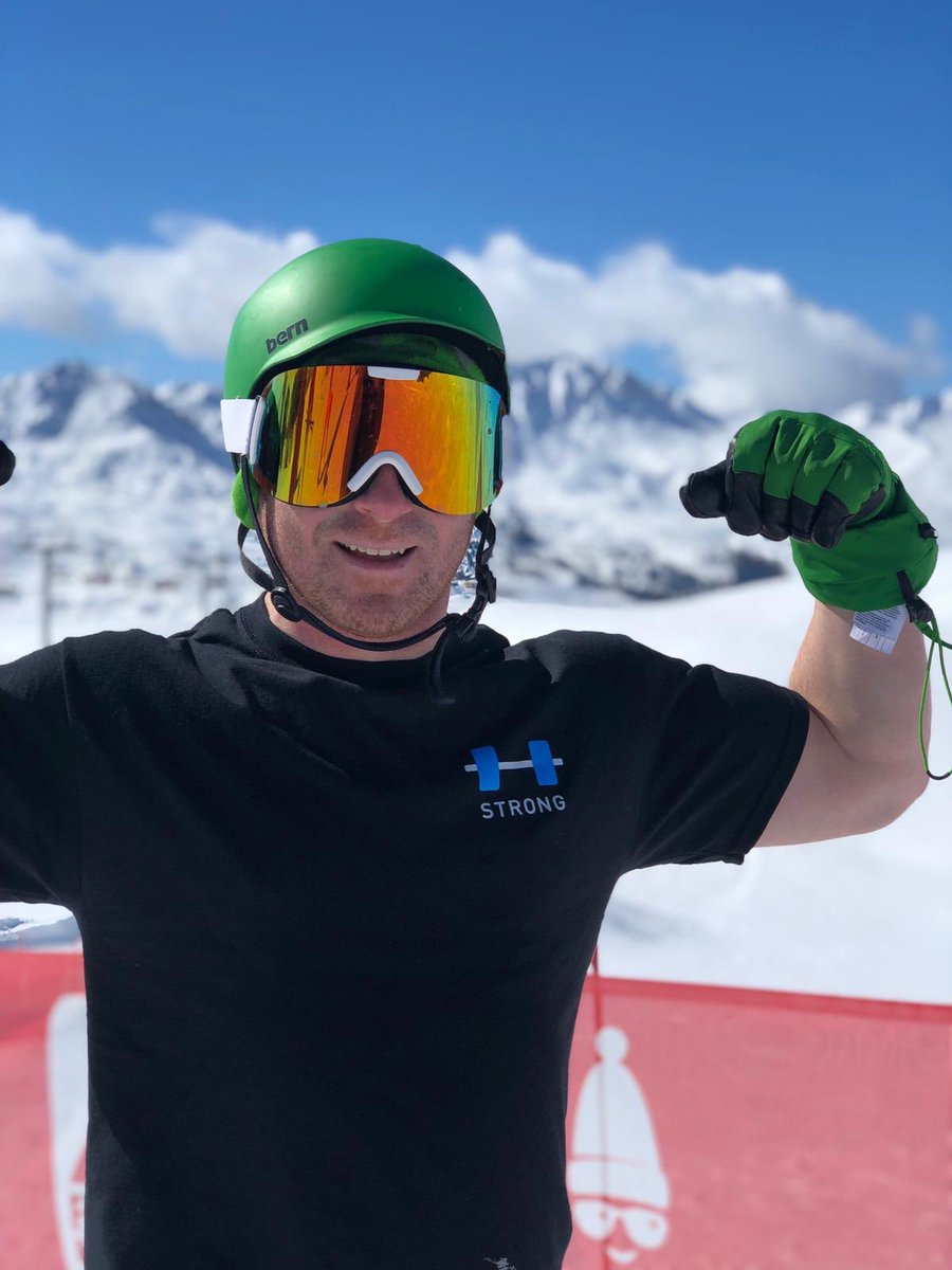 Hoggboarder's tweet photo. @strongapp Keepin it STRONG in the the Alps. #montchavin #boardingislife #ski #snowboard https://t.co/912k6xSmSP