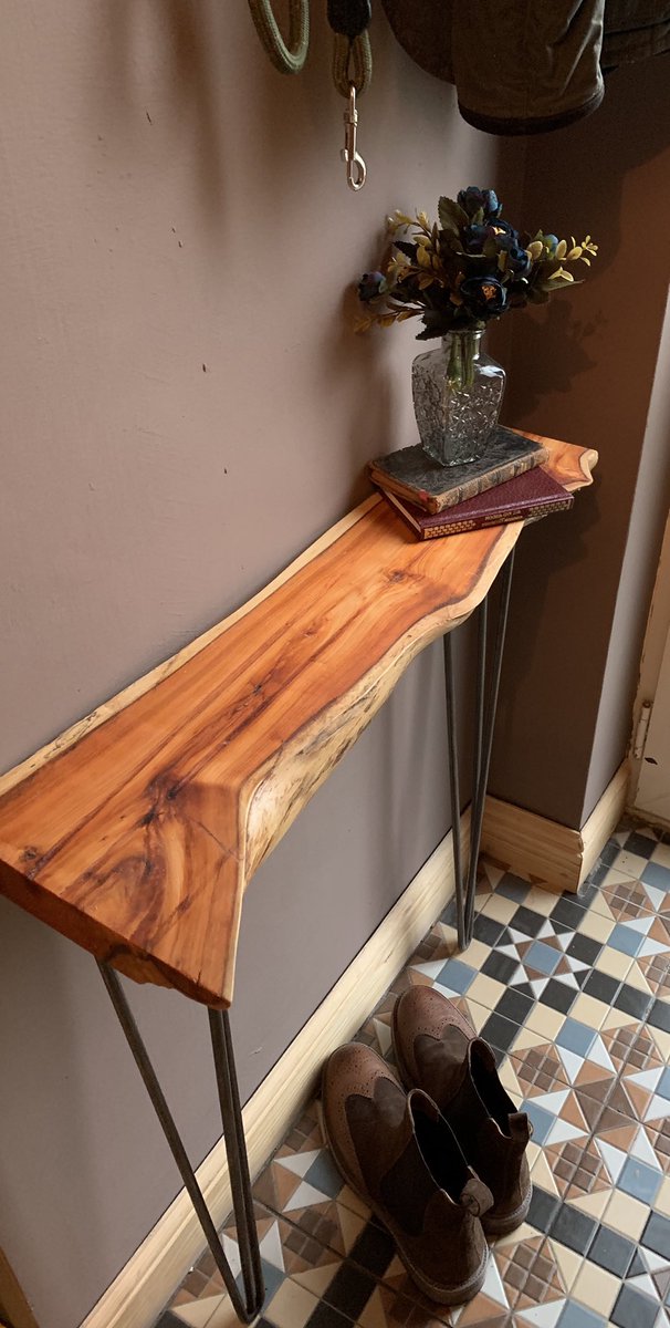 dan_workshop's tweet image. New hallway console table #handmade #furniture #etsyshop  craftyfoxfurnitureco.etsy.com