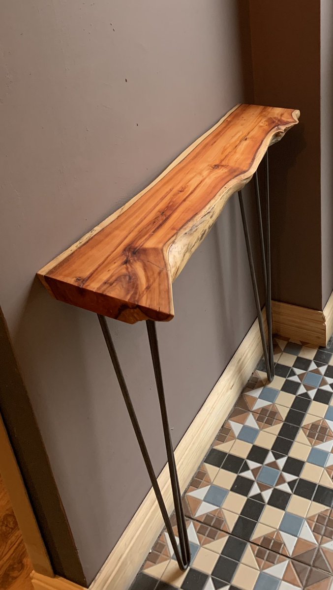 dan_workshop's tweet image. New hallway console table #handmade #furniture #etsyshop  craftyfoxfurnitureco.etsy.com