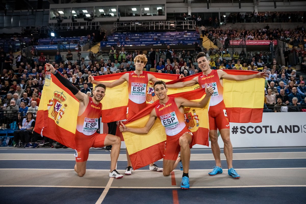 oscarhusillos's tweet photo. Como un niño mirando un juguete nuevo, y gracias a mis compañeros puede obtener 🥈🥈. Doble Subcampeon de Europa, un campeonato increíble gracias a todos. Nos vemos en Aire Libre. https://t.co/Y8MDwbYz1S