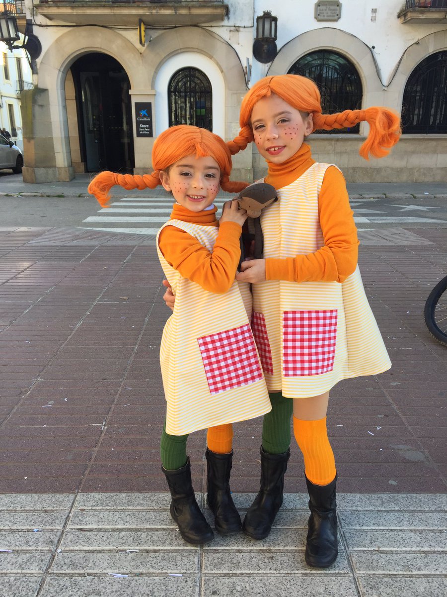 Ester_Callao's tweet photo. Aquest Carnaval la Rita i la Gina s’han disfressat de Pippi Langstrump. Com ens agraden les peripècies de la #Pippi! Una disfressa d’un personatge LIJ que ens encanta, que vam descobrir abans d’anar a Suècia i visitar el museu #junibacken dedicat a l’Astrid Lindgren a Estocolm. https://t.co/UvPQjuCPuW