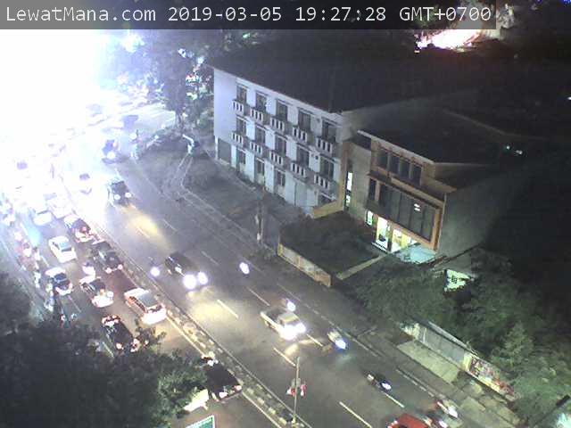 lewatmana's tweet photo. CCTV LewatMana: Pejompongan - Slipi https://t.co/9VT5yH1oRB https://t.co/nG9hFZdEcg (via @lewatmanacom)