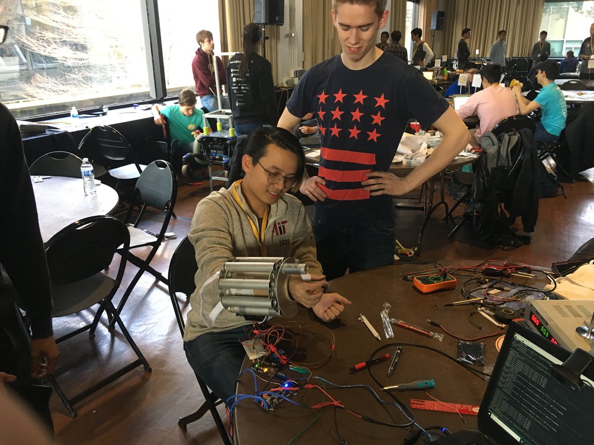 InfosysCareers's tweet photo. Here are highlights from @Infosys sponsored #makeathon at #MakeMIT. We also awarded the top three teams in the prize category https://t.co/fXFxOqysBR #MostInnovativeHack  #InfosysInStep #ForwardWithInfosys https://t.co/EAvE7KaiSq