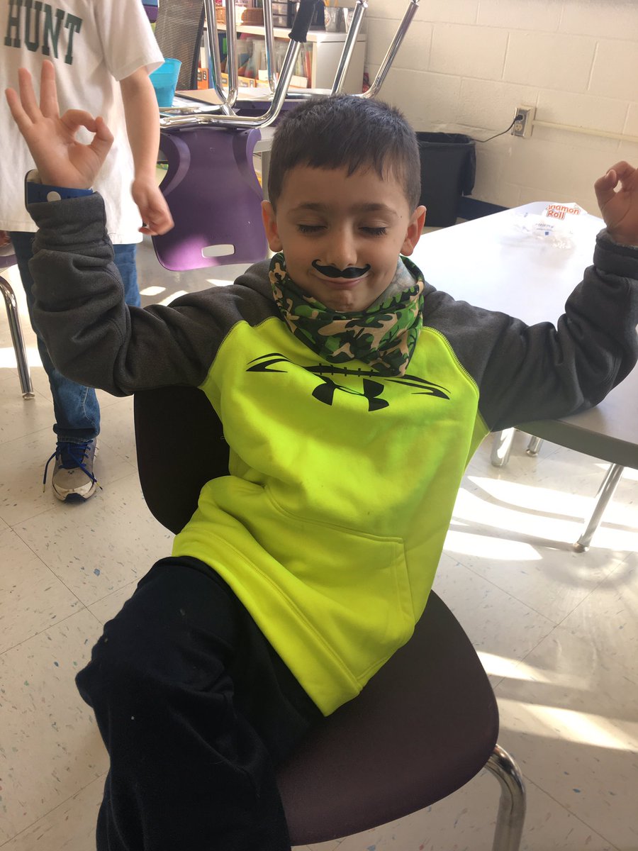 MrsLizWenzel's tweet photo. Taking a look back at last week’s snapshots... #ReadAcrossAmerica was a joy in room 106! #lorax @StratfordLndgES https://t.co/Yabh382nbT