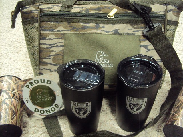 logs_mike's tweet photo. Great night @DucksUnlimited dinner.  #DuckGear #GetoutandHunt   #MossyOak https://t.co/m1cq9XGKMz