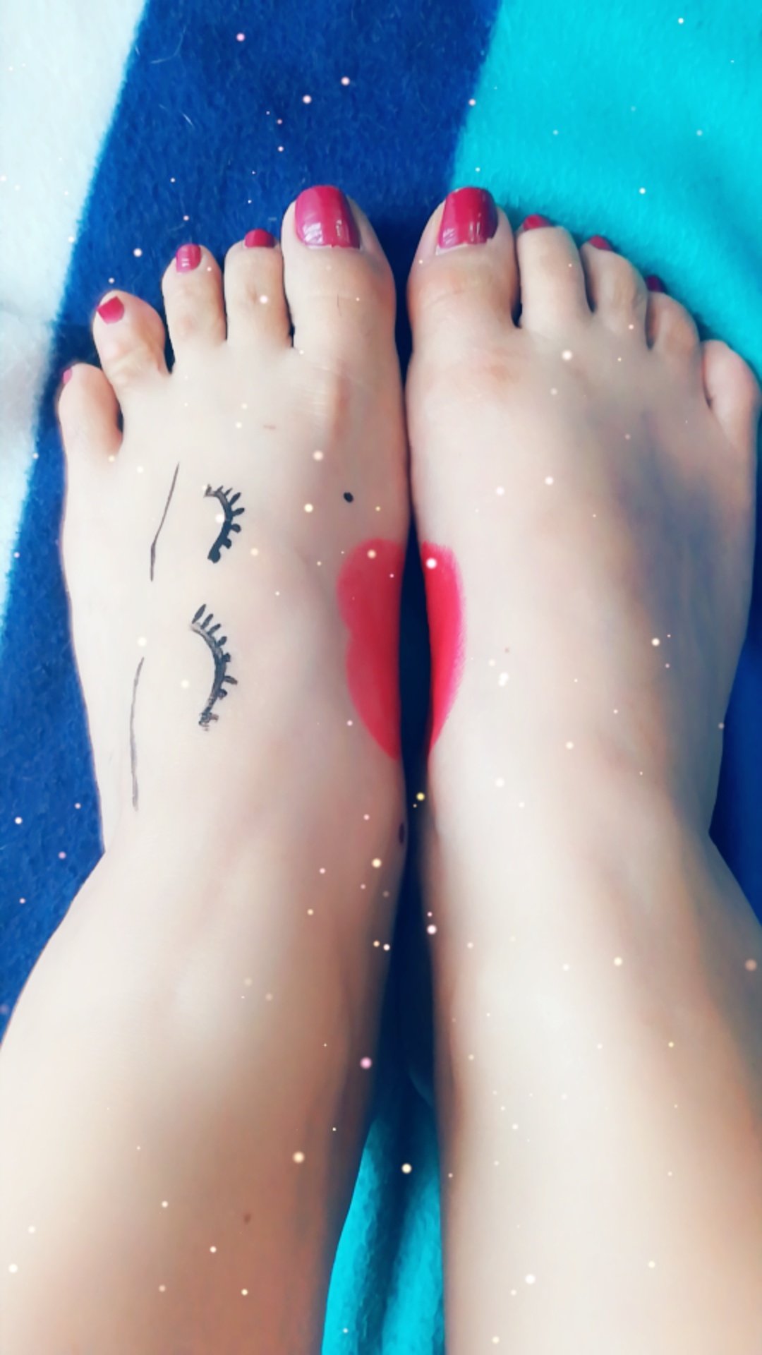 My feet... Jajajaja 😘 como and play with me... @chaturbate @cbcams @cbwebcams #feetfetish #feet #latina #chaturbate #camgirl #cammodel https://t.co/6tAY3nPGVn