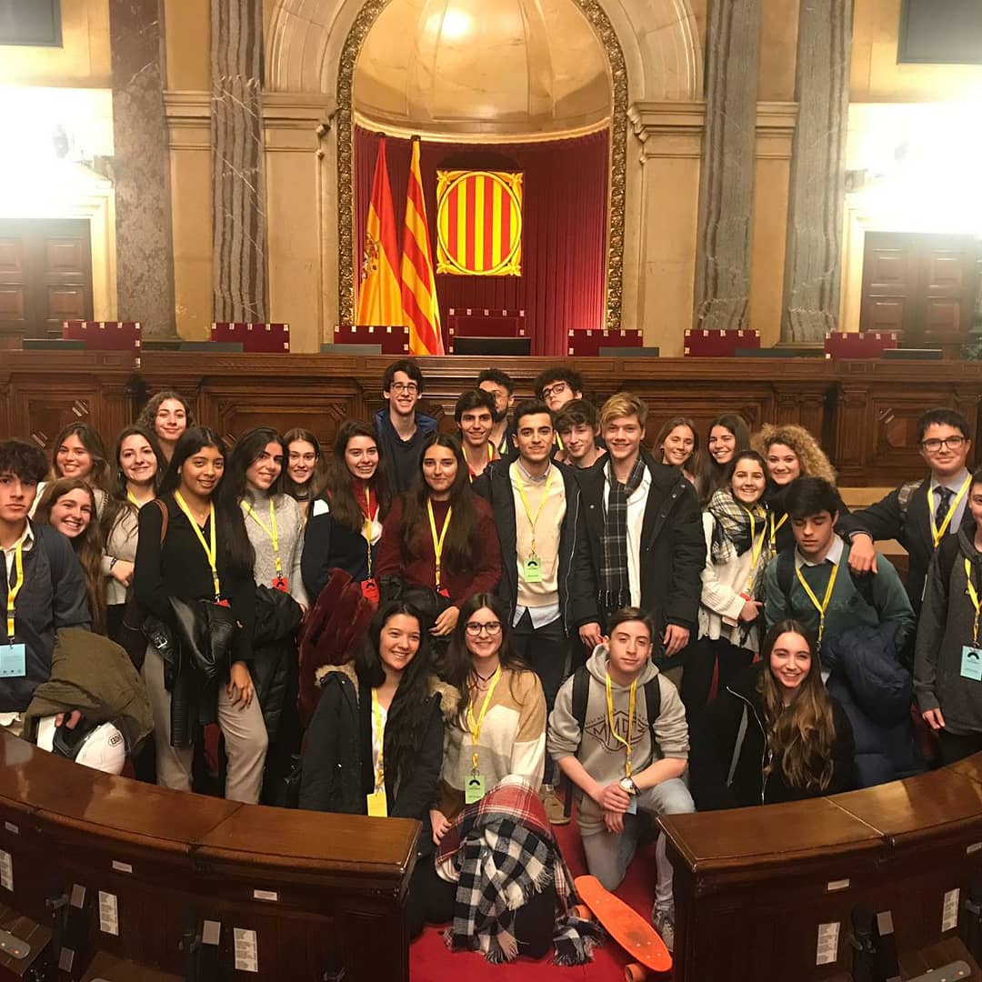 PadreDamianSSCC's tweet photo. Com funciona la política👩‍🎓👩‍💼👨🏽‍💼? Els alumnes de #1rbtxpd han fet el taller "Sóc diputat/da" i han explicat els seus programes electorals, escollit president/a de la Mesa i del Parlament! #aprenentatgesignificatiu #sortimdelaula @parlamentcat https://t.co/1yciE0qBgB