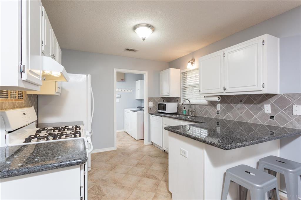 👀Gorgeous 4 🛌 2🛀home in Bauer Estates. Over $30k 💲 in updates!!! You don't want to miss out on this beautiful home!!!
For more info or to schedule a private showing:
Justin Creel
Keller Williams Realty Gulf Coast
The Creel Group
850-530-7799
creeljd@gmail.com