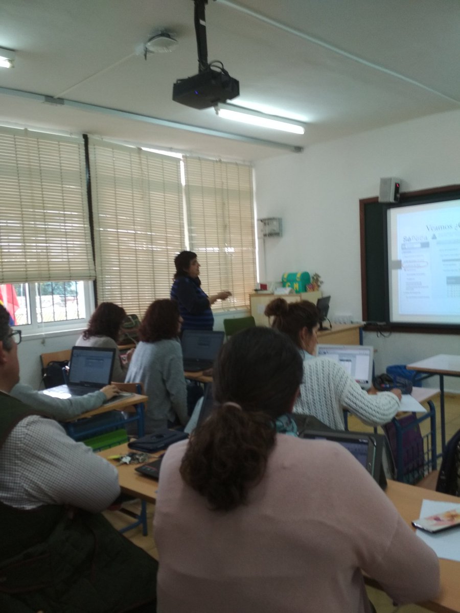 ceplora's tweet photo. Continuamos formación específica en #PRODIG en el CEIP Cervantes de El Pedroso. Hoy con Rosa Pérez, seguimos con #iSeneca e #iPasen. @EducaAndInnova @EducaAnd. https://t.co/cvHr3RAmzF