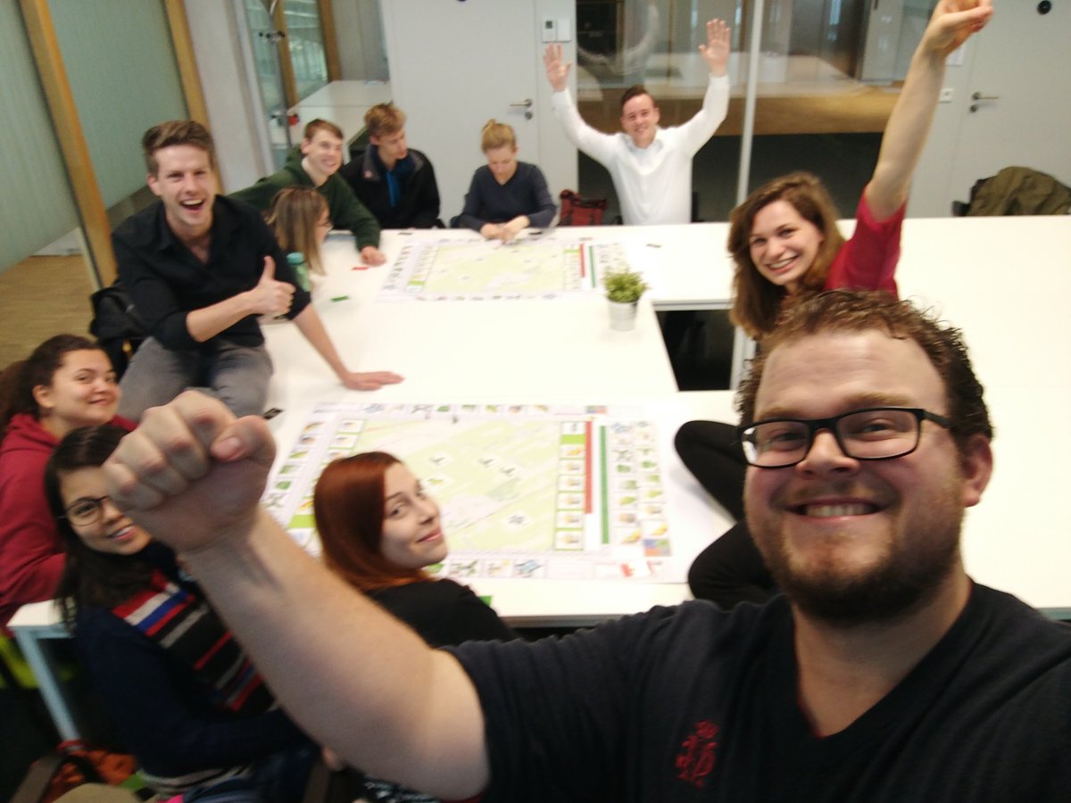 !!!5000!!! In deze groep studenten van spatial sciences aan de RUG zit onze 5000ste enthousiaste deelnemer van de We-energy Game! Op naar de 10.000! #duurzaamheid #bewustwording #energietransitie