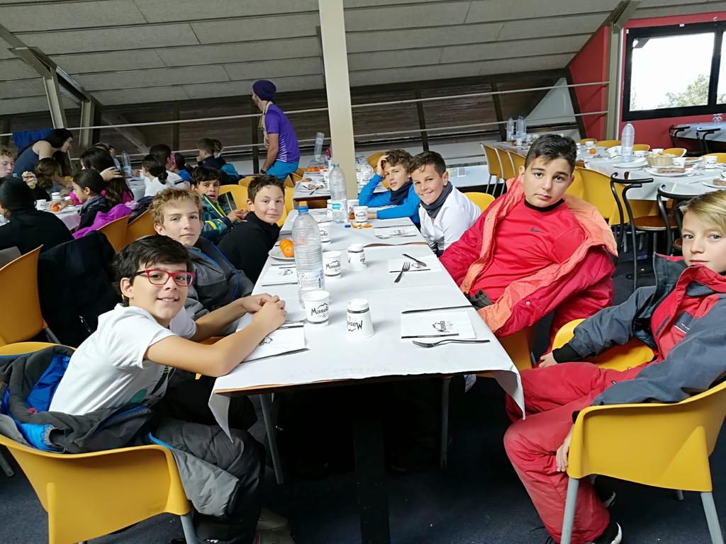 BSGCSkiTrip's tweet photo. Hungry children https://t.co/bpZLUtlfd5