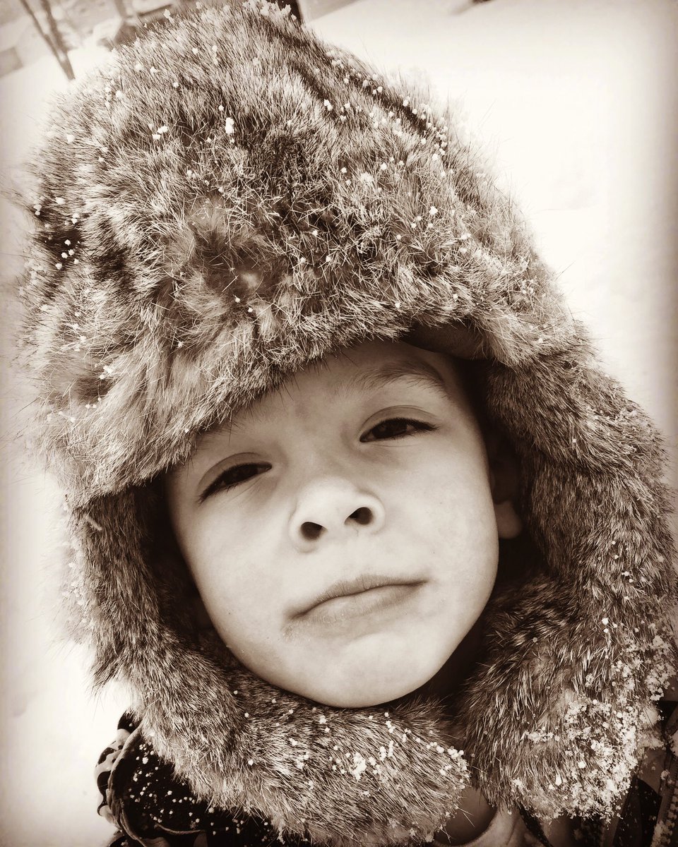 He makes the cold look cute❄️🖤