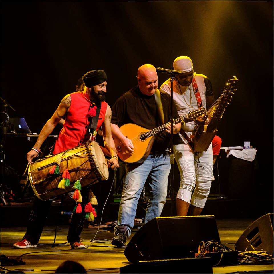 SECOND <a href="/sxsw/">SXSW</a> GUEST ANNOUNCEMENT! 
Founder and musician of bands including <a href="/ACSSofficial/">AfroCeltSoundSystem</a> and The Imagined Village, <a href="/emmerson_s/">simon emmerson</a>, will be joining us for a live In Conversation with <a href="/johnrobb77/">john robb</a>, on 11th March, 11am at the <a href="/britishmusicbiz/">British Music Embassy 2025</a>. For more, visit: bit.ly/2XNnonE