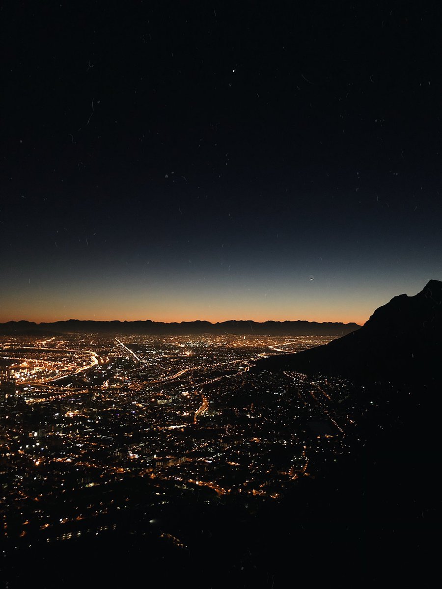 bartzchelsea's tweet photo. Ended up doing a spontaneous Lion’s Head sunrise hike, accompanied by the best German banters 🥾 #lionshead #portraits #capetowntrails https://t.co/6jgPjcL7Rr