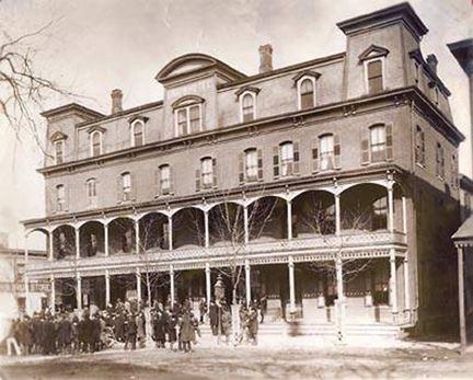 Attention history buffs: The Historic Sites in Journalism program honors the people and places that have played important roles in American journalistic history. Nominate your favorite historic site in journalism today! Deadline is March 18. bit.ly/2TpOLo8