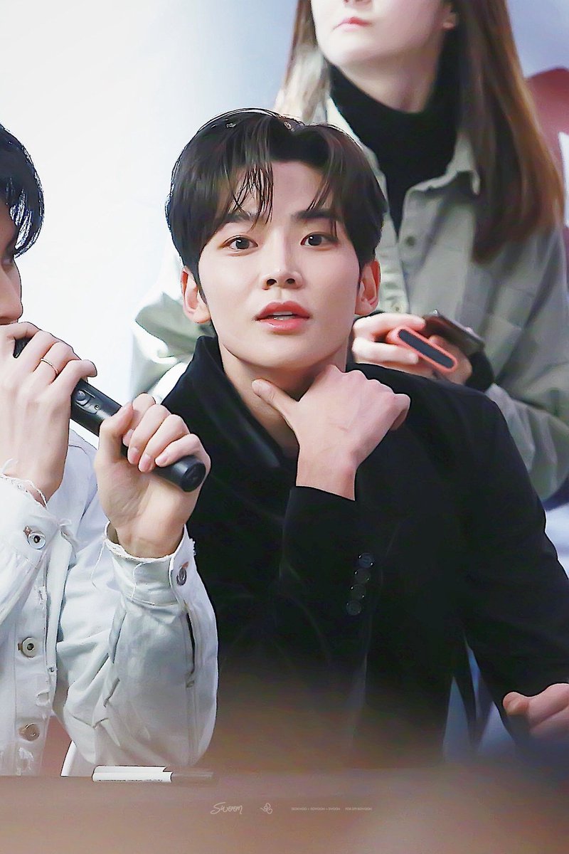 rowoonspics's tweet photo. 190302 ♡ swoon

#로운 #rowoon #sf9 @sf9official https://t.co/ck7KRn1Ij9