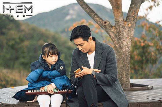 lkm_1817's tweet photo. So lovely 😊 
#주지훈 #아이템 https://t.co/VaM6QVcgqF