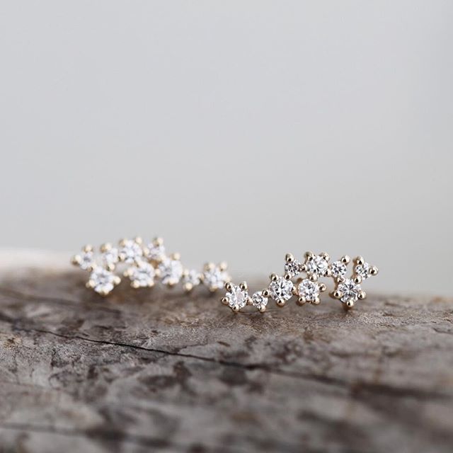The mae large cluster studs by Everett are perfect for any bride on her big day, especially brides who are already wearing the aster cluster wedding band or celeste diamond necklace. Tap the photo for earring details and visit our website to see her matc… ift.tt/2TxFVVz