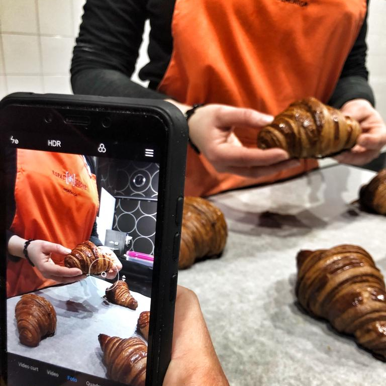 ricmaiz's tweet photo. Layer upon layer 🥐
#croissant #pasteleriatradicional #layeruponlayer #passion #yummy #pastryelite #pastry #pasteleria #pastisseria #mantequilla #espaisucre #pastrychef #pastrylife https://t.co/N8q65nJkO6