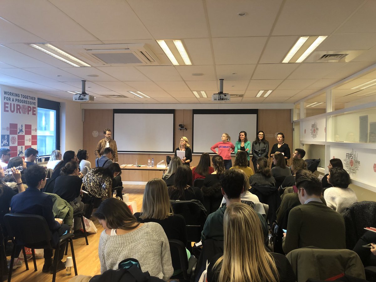 M_TellesFreitas's tweet image. This is the FEPS way! Packed conference room #MillennialVoices ✅🆙💪 in cooperation with @YESocialists &amp;amp; @TheProgressives for the yearly gathering of youth standing up for gender equality! 🌹#YouthUp