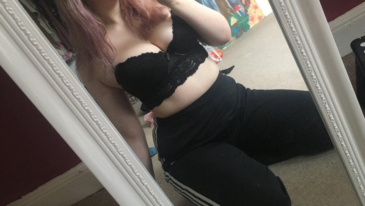 lunagoddess20's tweet photo. RT and dm me for something naughty 👅 oink oink you piggies.          #findom #paypig #tits #nudes #finsub #fincuck #domme https://t.co/nwEoFBL7GO