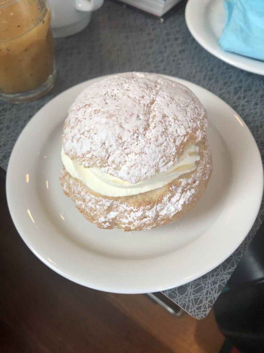 Alind61's tweet photo. #plötsligthänderdet Tack @skogshem_wijk för den fantastiskt goda glutenfria #semlan och tack @taplii mfl @LKF_Lidingo för bra dagar med skönt #engagemang #tillsammansärvistarka #detärhärdethänder @Lidingo_stad https://t.co/A5GJtY9sXW