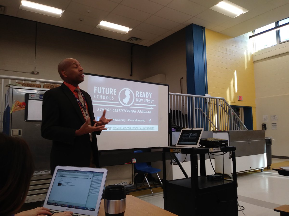 @Tech_FTPSchools Thanks for coming out to EAS to get us Future Ready!! Silver status here we come :)