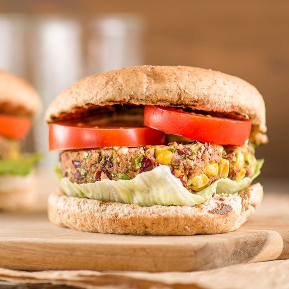 Not only are Beans delicious, but by including them in your diet to replace red meat you can reduce your risk of bowel cancer. Try this great recipe from @WCRF_UK for Spicy Bean Burgers bit.ly/2Hdex8M #PulsesUK #PeasandBeans #lessredmeat #PlantPower #Halfcuphabit