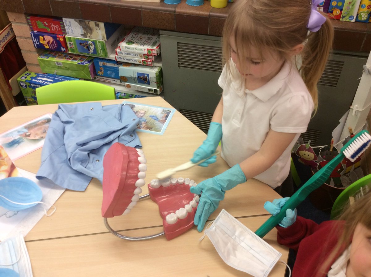 Reception_PPS's tweet photo. Looking after our teeth and sorting foods which are good and bad for our teeth #peoplewhohelpus #dentist https://t.co/YnvtZfwrZb