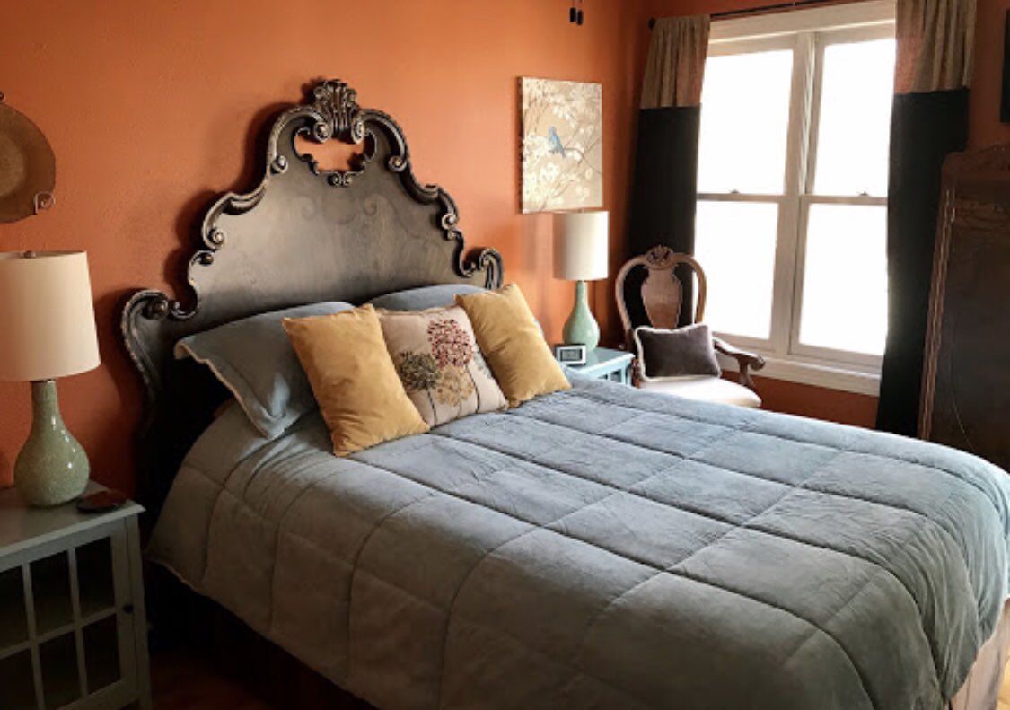 Daylight Savings Time is Sunday and we lose an hour of sleep. Given this sad fact, all rooms are being offered at a 10% discounted rate. If we have to lose an hour of sleep, why not wake up our beautiful rooms, to the smell of coffee and knowing a gourmet breakfast is waiting?!