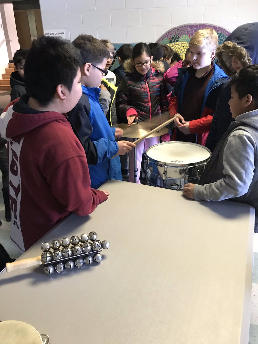DMISapNoll's tweet photo. Fourth grade students enjoying our musical petting zoo!  Thank you @dmiswps @mrboula @StambergDMIS @DMMS_DMIS_Band https://t.co/uICt6ul8LQ