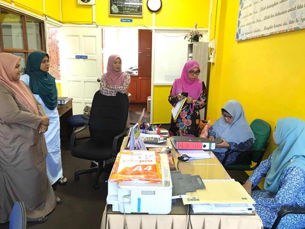 Caw_PK_PT's tweet photo. Sesi Coaching DECA 2.0
PPK C1, B2 , B3 dan C4 pada 5/3/2019 (Selasa)
#teambpip
#cawpenyeliaankewangandanperniagaantani
#DECAtaskforce
#madamabeles https://t.co/VTWMvtXEgc