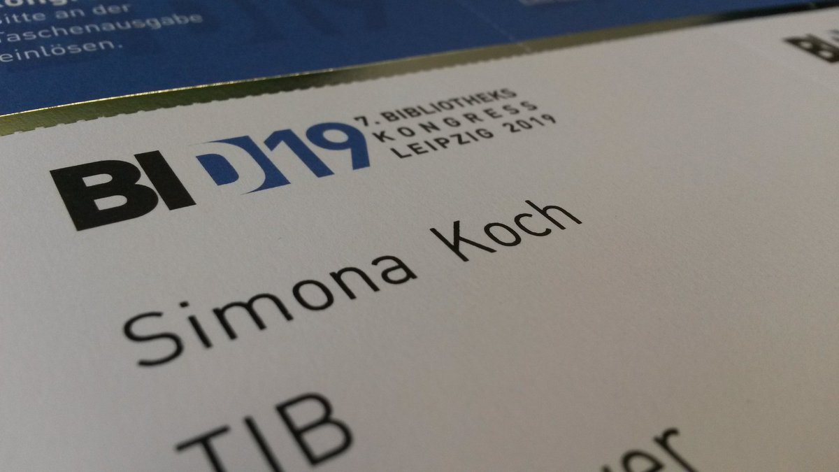 Mona4Lib's tweet photo. Total happy heute! Meine Karte für den #bibtag19 ist da. Bin richtig gespannt und neugierig, meine Vorbereitungen laufen auf Hochtouren. Wen von Euch treffe ich denn dort?
#bibref2018 https://t.co/b2KBlX51Rl