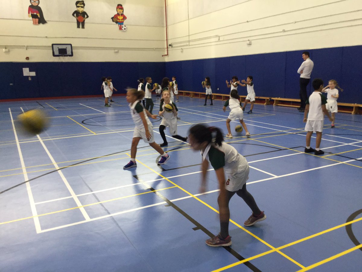 RGSGQ_PE's tweet image. Great work from Year 2 Lions this week. They focused on their passing skills, thinking about the different passes and techniques to use in a game situation to outwit their opponents.  #chestpass #bouncepass #teamwork