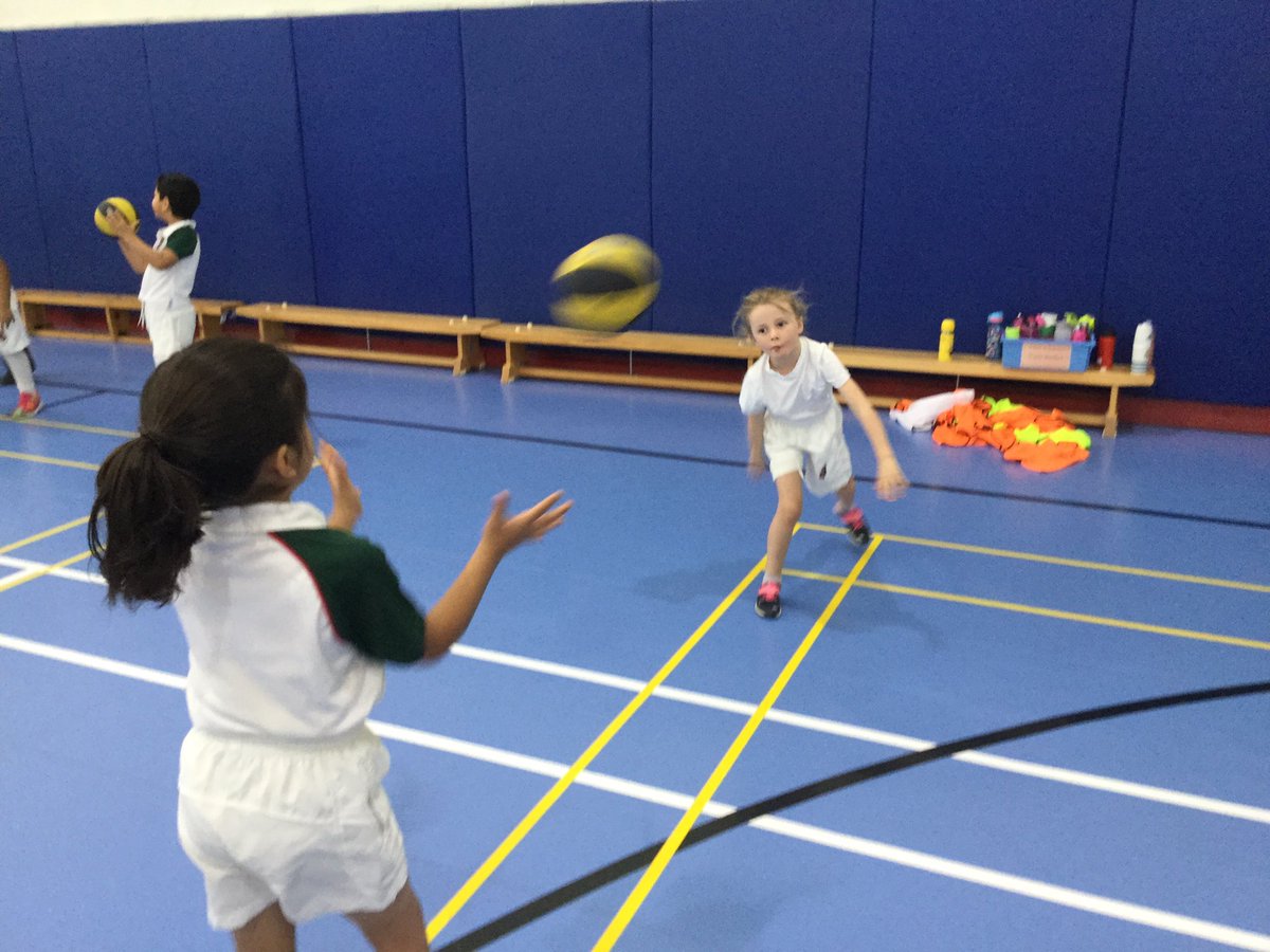 RGSGQ_PE's tweet image. Great work from Year 2 Lions this week. They focused on their passing skills, thinking about the different passes and techniques to use in a game situation to outwit their opponents.  #chestpass #bouncepass #teamwork