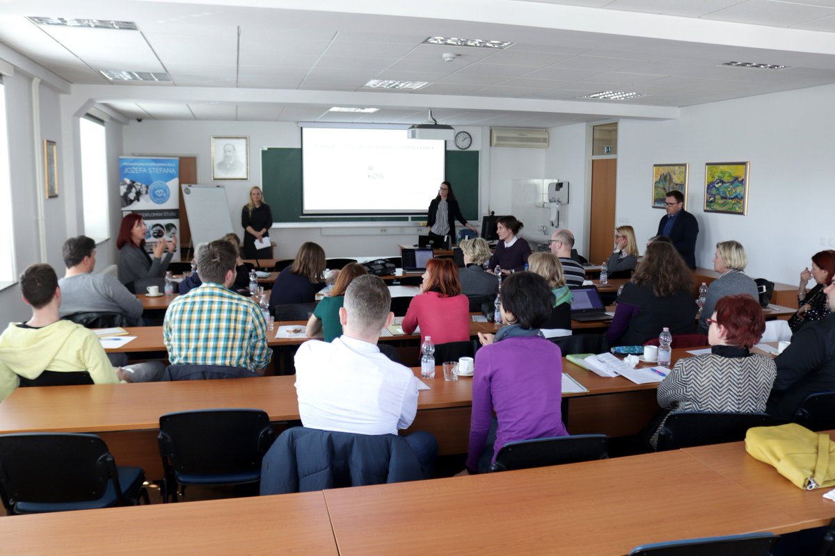 MOVING_EU's tweet photo. Partner JSI set up a national pilot project "Open Education Library". 10 Slovene schools signed up and at the orientation meeting the OER technologies and repositories (also MOVING platform) were presented to them. #OER #OpenEducation @videolectures @MOVING_EU @OpenupSLO https://t.co/wvmGkOXClJ