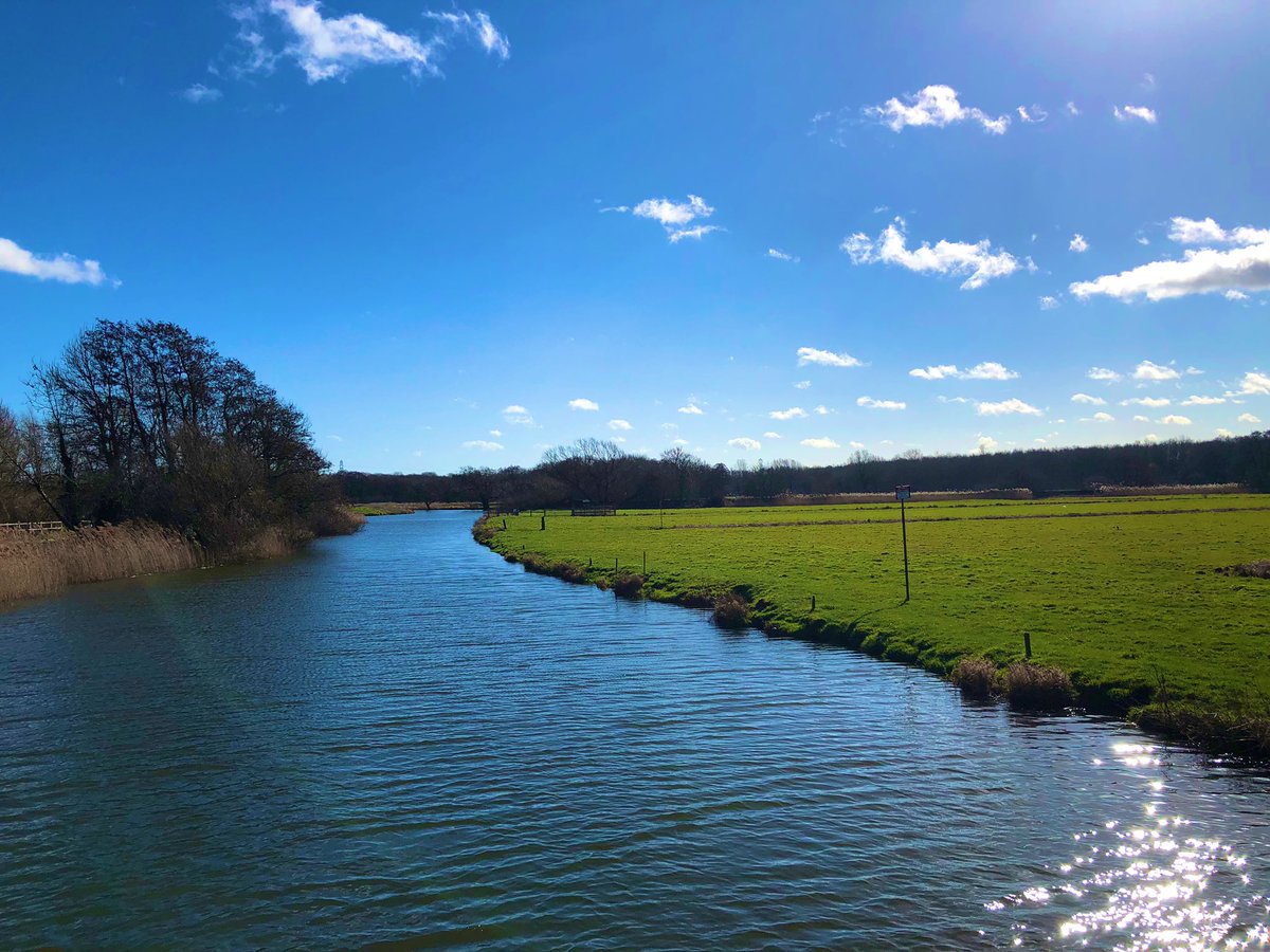 leannerowe's tweet photo. Spent the first half of my day sat outside, with this view, discussing exciting @grainbrewery events 😍 #TheLocks https://t.co/rhKx7Gl5co