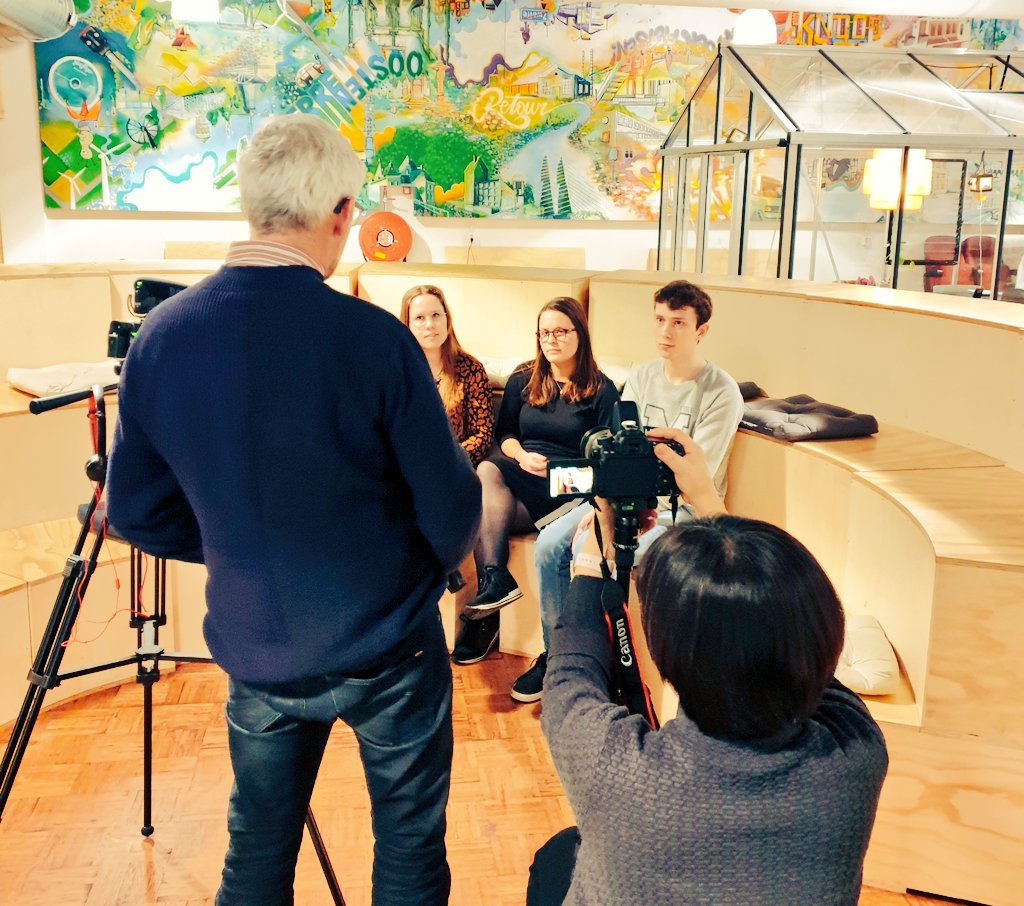 Bijzonder! Zuid-Koreaanse media interviewen studenten Toegepaste Gerontologie over #LivingLab Smart Aging. Hoe blijf je in contact met ouderen? 
#cocreatie #ouderen #zuidkorea #intercultureel