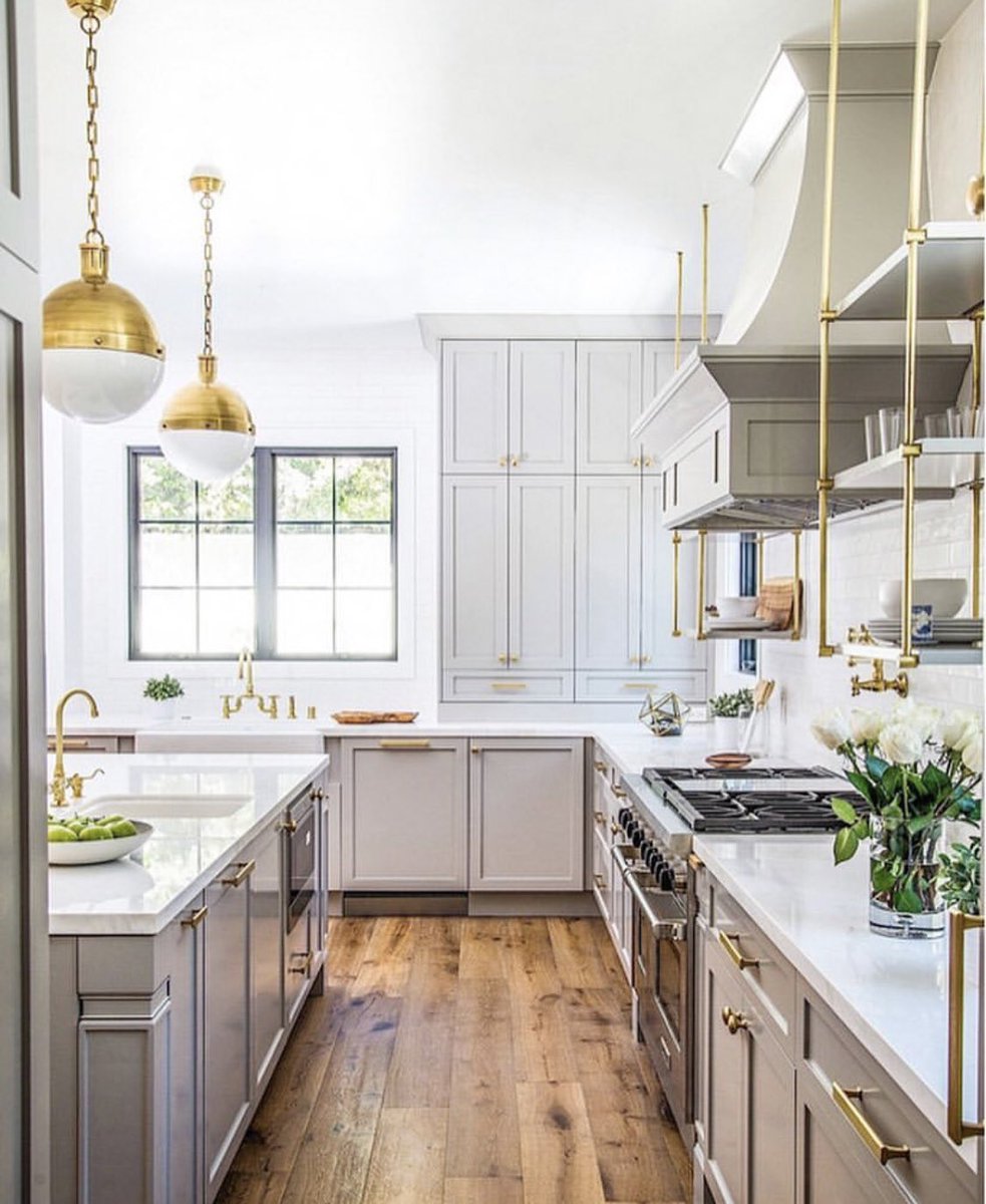 PortlandMaker's tweet image. Inspired by this gorgeous kitchen and that brass. 😍✨