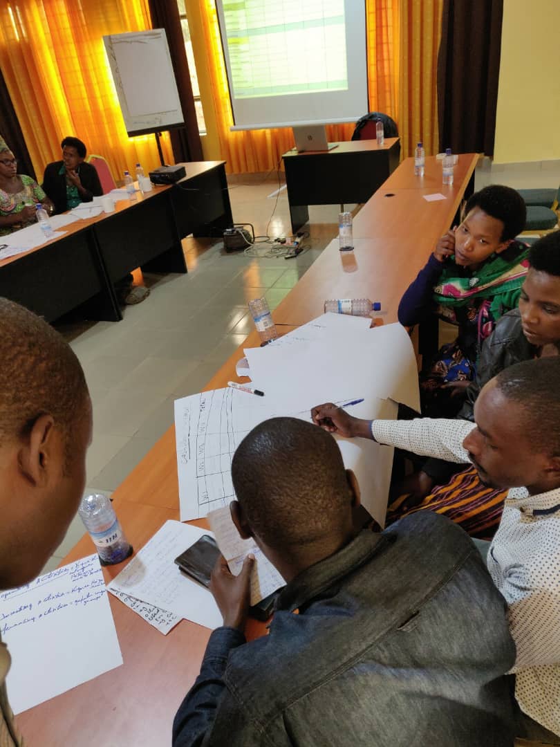 solutionchallng's tweet image. During their training on #basicaccounting, the #solutionchallenge teams learned how to track their businesses’ performances and financial status. This enables them to make informed economic decisions about their business. @MobileAgPower @OmweriZ @giz_gmbh