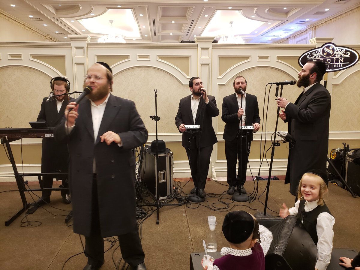 Last night's wedding was on 🔥🔥!
.
🎹 <a href="/ABerko/">Amponsah Berko</a> 
.
🎙 <a href="/YoelFalkowitz/">YoelFalkowitz</a> 
.
🎤 <a href="/AzamrahChoir/">Azamrah Choir</a> 
.
.
.
#vilchovitzhall #monsey #wedding #chesteryeshivah #purimintheair #lit #azamrah