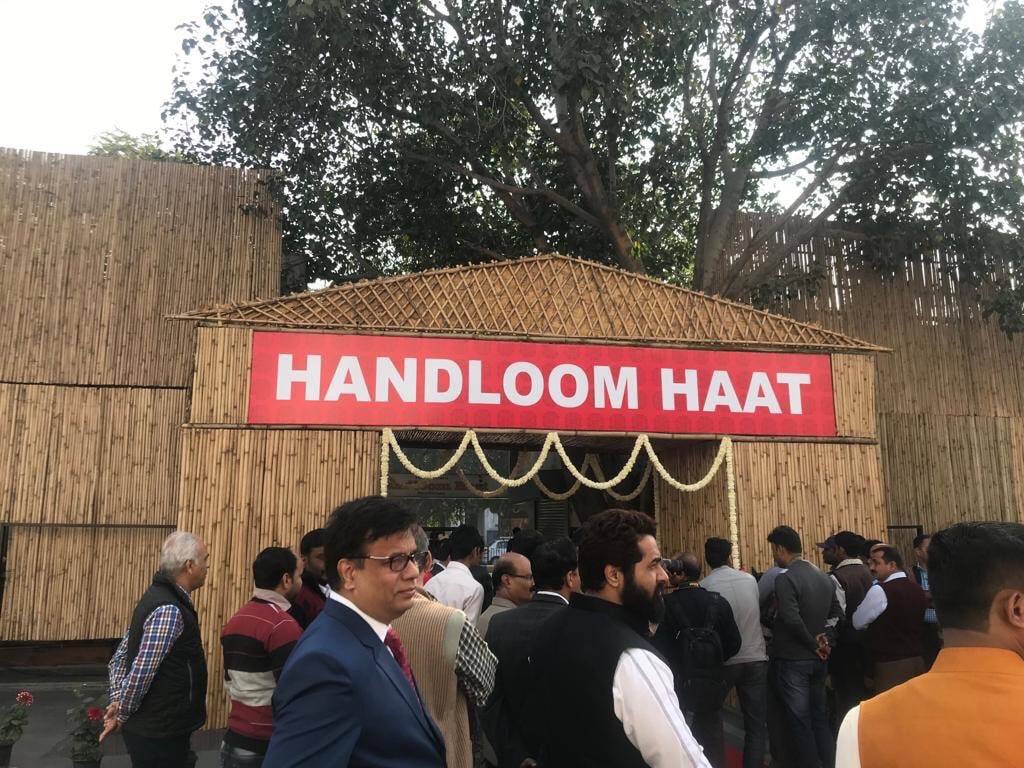 AjayTamtaBJP's tweet image. आज नई दिल्ली में वस्त्र मंत्रालय भारत सरकार द्वारा पुर्ननिर्मित #HandloomHaat के उद्धाटन के सुअवसर पर।