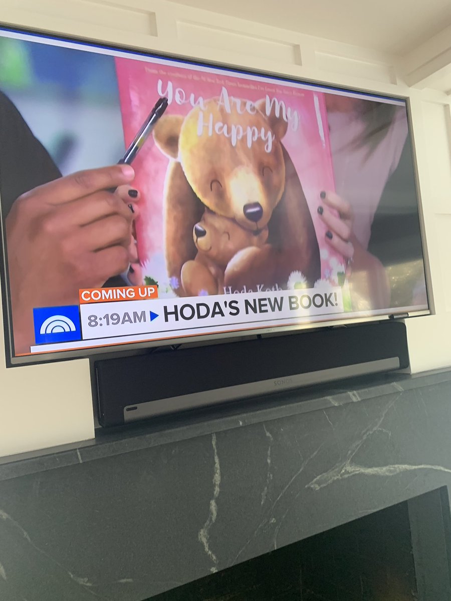 PickupLineMedia's tweet photo. @hodakotb &amp; her new book coming to a mall near us today! @PickupLineMedia is on line! Can’t wait! @klgandhoda #momlife #kids #childrensbook #youaremyhappy https://t.co/ZxYFYdkMmq