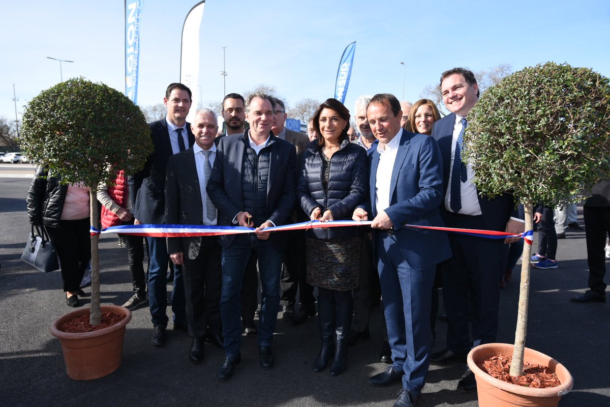 La Région Sud inaugure aujourd'hui, en collaboration avec la métropole Aix-Marseille, la nouvelle gare routière de Salon de Provence. Aménagement, extension ou réalisation de nouveaux quais, la gare offre désormais une meilleure qualité de service aux usagers. #Zou