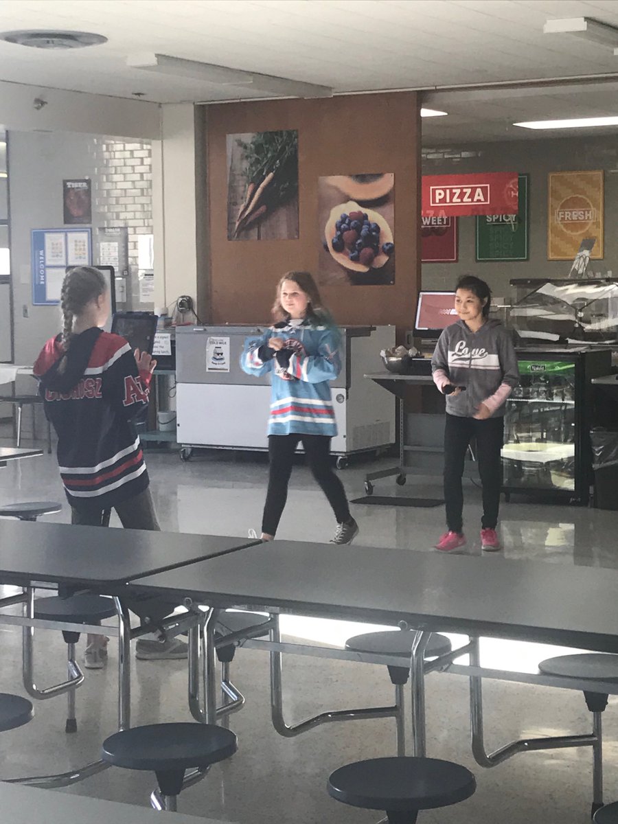 reederb12's tweet photo. Grade 6 Digital Citizenship working on an original song. #SouthwestRocks ⁦@SWMSAlbertLea⁩ https://t.co/1IlsETLnhO