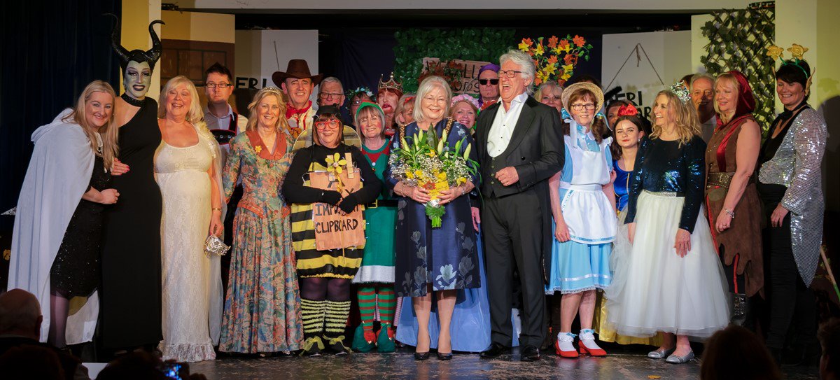 RhiwbinaInfo's tweet image. Huge congrats to @AntheaParker and #Rhiwbina panto team for raising £4.5k for @RhiwbinaFoT &amp;amp; @MarysMeals. 
Great photos by @RhydianPayne here: rhiwbina.info/rhiwbina-panto…