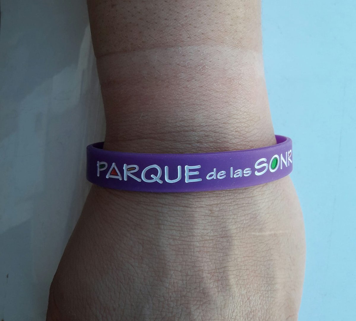 parquesonrisas's tweet photo. ¿Quieres una de nuestras pulseras? Colabora con nosotros para conseguir el primer parque 100% inclusivo en Parla. #elparquedelassonrisas https://t.co/GZOxQ6gu0Y