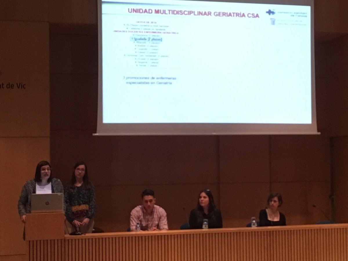 MercTalSol's tweet photo. Presentant l’especialitat d’infermeria geriàtrica a l’Update de geriatria a Vic. ⁦@Hospitaligd⁩ única unitat docent multiprofessional de Catalunya. Irene Borrego i Sara Aya infermeres residents 2on any https://t.co/RbjdiZycz5