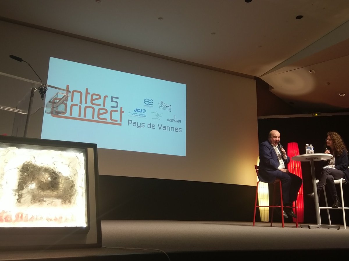 JCEVannes's tweet photo. "Après le Chief Happiness Officer, bienvenue au DRH homme/machine, aux éleveurs d'intelligence articielle ou créateurs d'ecosystème" le futur n'a pas fini de créer de nouveaux métiers pour @JStaune #Interconnect5 https://t.co/C26yVOzMDY
