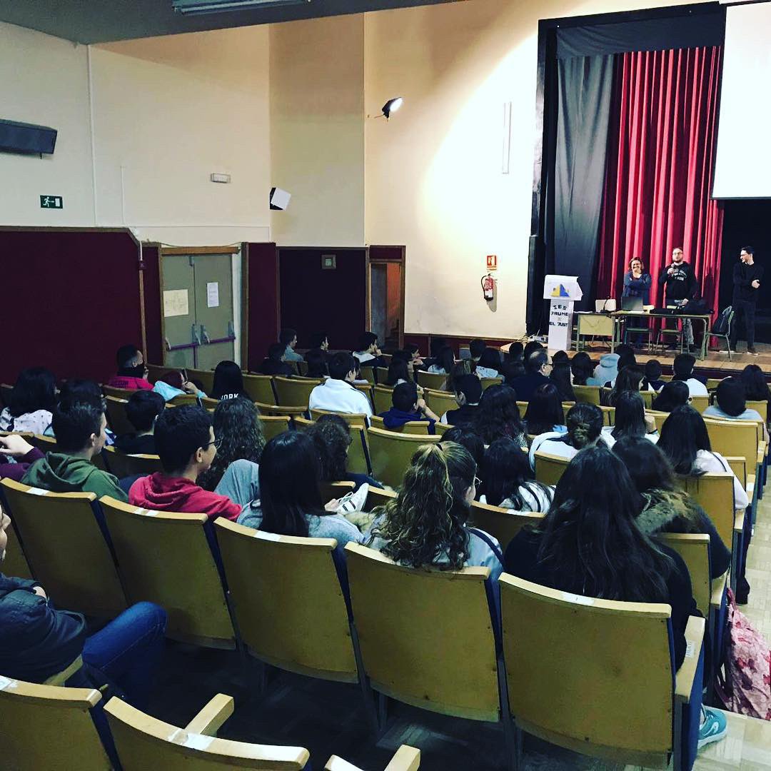 ✅Ahir dilluns, dia 4 de març, dos alumnes de 2n curs del Cicle formatiu de Grau  Mitjà  «Sistemes Microinformàtics i Xarxes», impartiren una sessió informativa a l'alumnat de 4t d'ESO, per tal de donar-los una visió pràctica d'aquests estudis😀